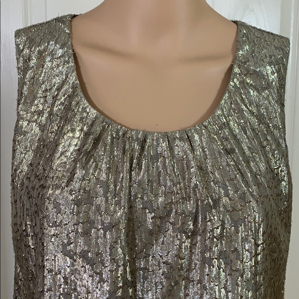 Chicos gold textured sleeveless shirt size 1 - Picture 2 of 6